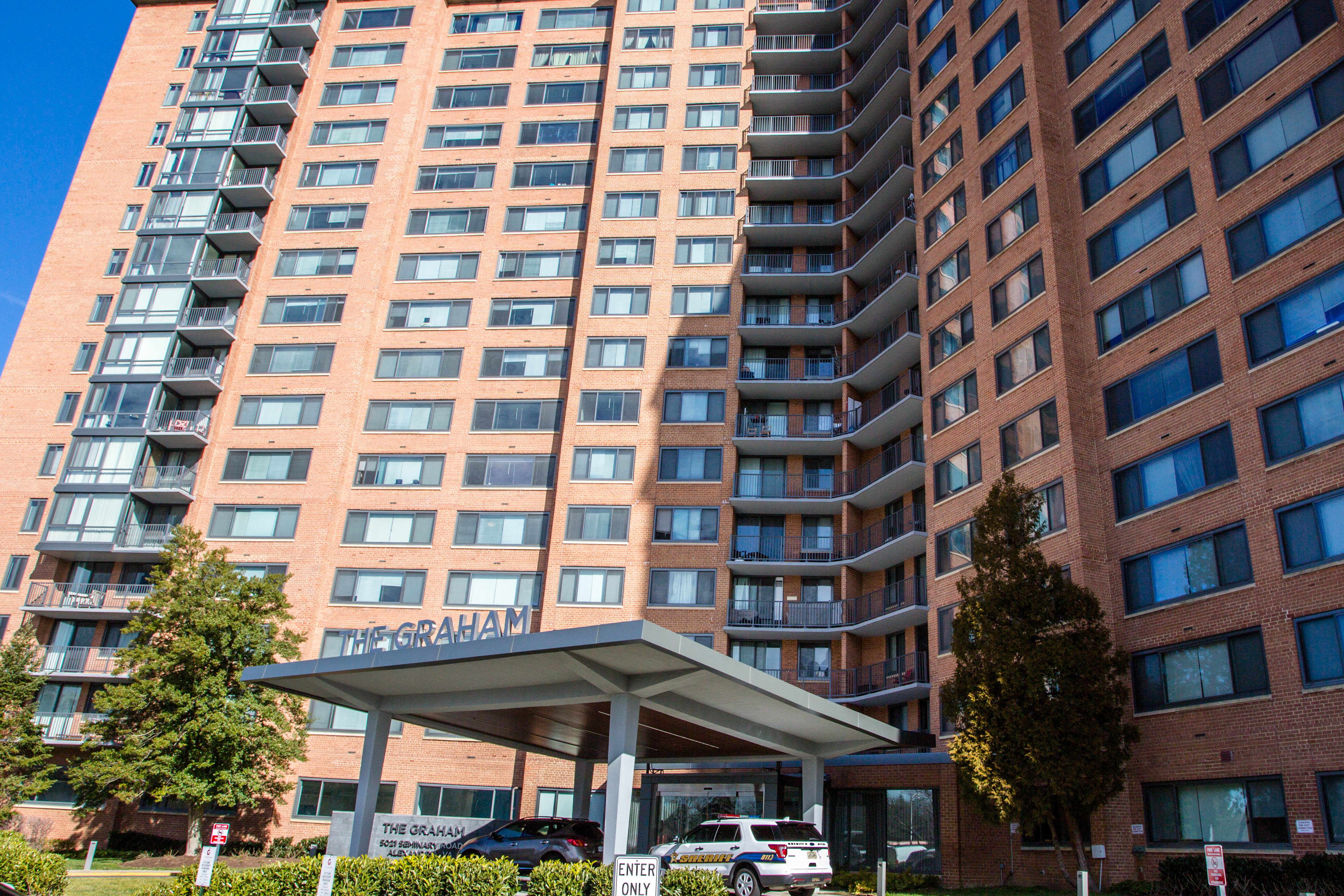  Apartments Near Pentagon City Metro Station with Simple Decor