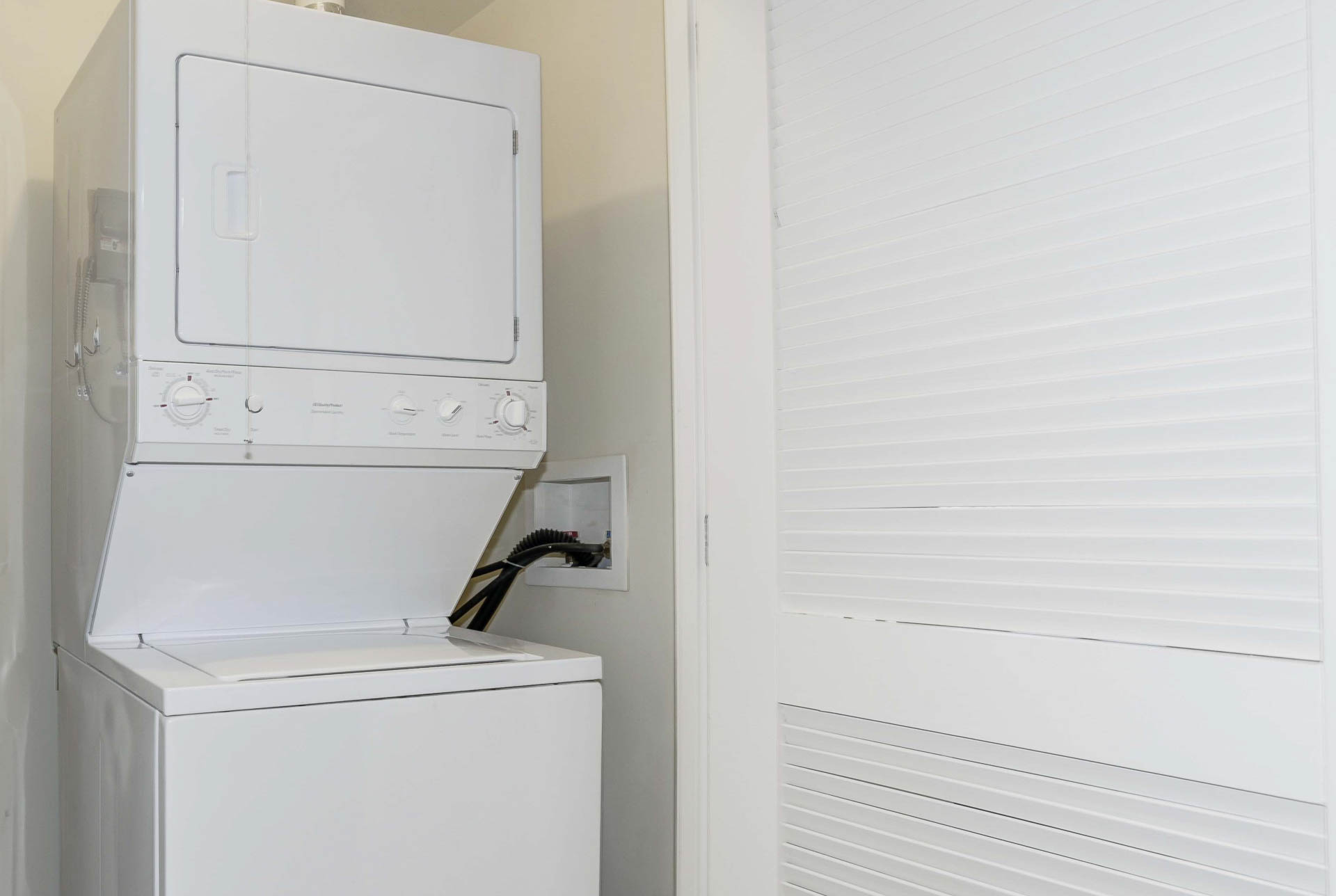 12_Furnished_Apartment_Portico_Silver_Spring_Washer_Dryer (11) (9)