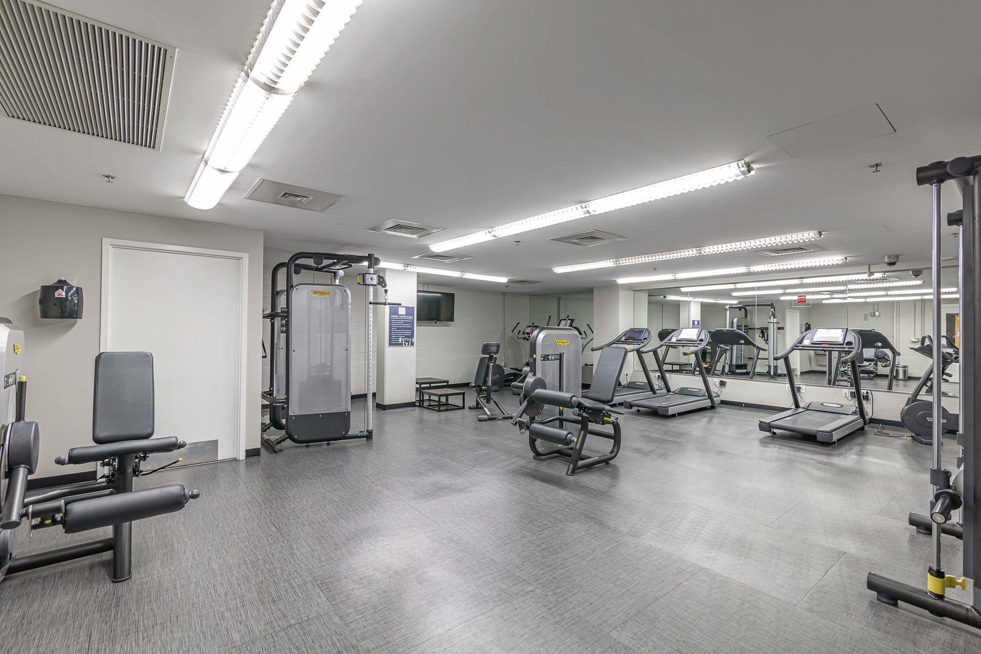 16_Furnished_Apartment_Pearson_Square_Gym (10)